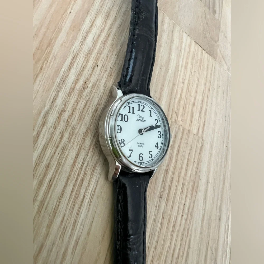 Timex ladies silver tone black leather watch NEW BATTERY
